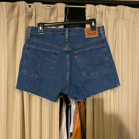 Women’s 501 shorts - Picture 2 of 2